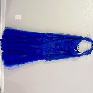 Only worn once, in good condition kept in the plastic dress cover